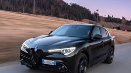 Alfa Romeo Stelvio a Giulia Estrema - 2022