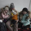 vojna na ukrajine, deti, ženy, Mariupol