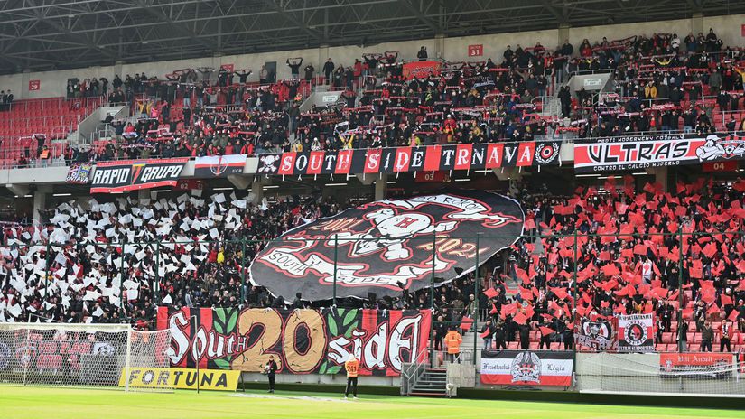 Fanúšikovia Trnavy pred derby.