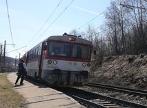 Svrčinovec, vlak na trati, koľaje, železnice