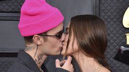 Justin Bieber bozkáva svoju manželku Hailey Bieberovú