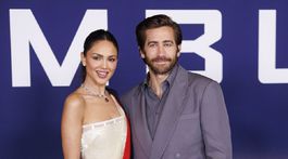 Eiza Gonzalez a jej kolega Jake Gyllenhaal 