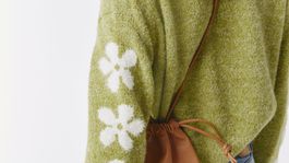Dámsky sveter s florálnym vzorom na rukávoch Levi´s