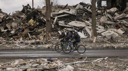 Les ruines d'un immeuble à appartements à Boroïanka, en Ukraine,...