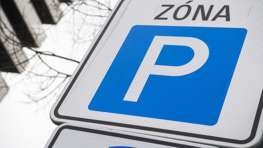 Bratislava zatiaľ nezvažuje zdražiť rezidentské parkovacie karty PAAS