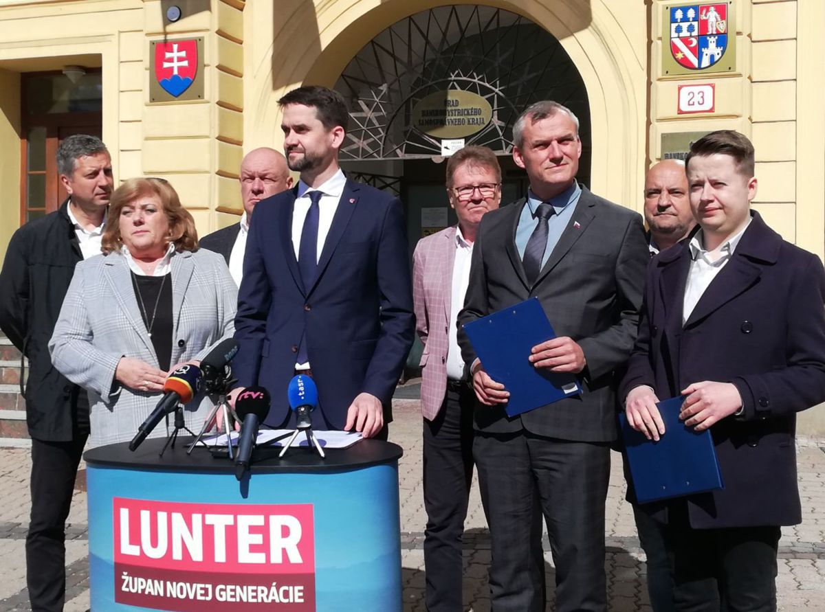 Ondrej Lunter s krajskými poslancami strany Hlas.