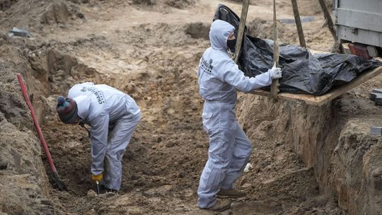 Nemecko vyšetruje niekoľko sto prípadov možných vojnových zločinov na Ukrajine