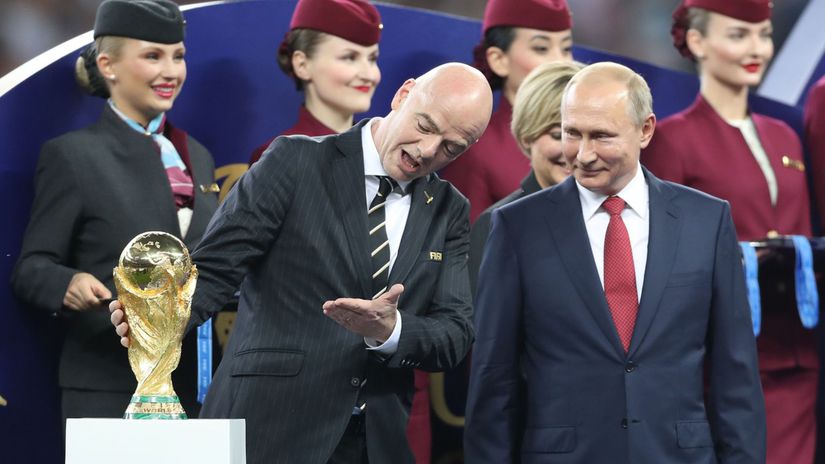 Vladimir Putin s prezidentom FIFA Giannim...