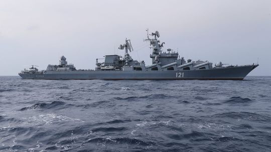 Šéf ruského námorníctva sa údajne stretol s posádkou potopeného krížnika Moskva