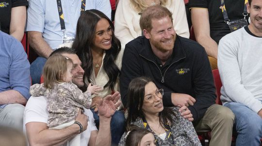 Princ Harry a Meghan Markle počas volejbalového...