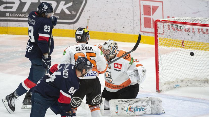  Brent Harris strieľa úvodný gól Slovana. 