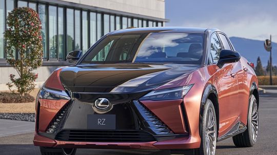 Lexus RZ 450e - 2022