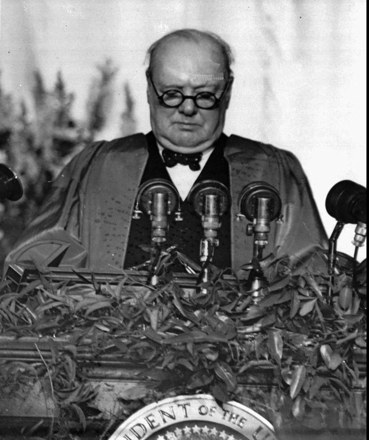 Winston Churchill takmer denne žiadal Biely dom...