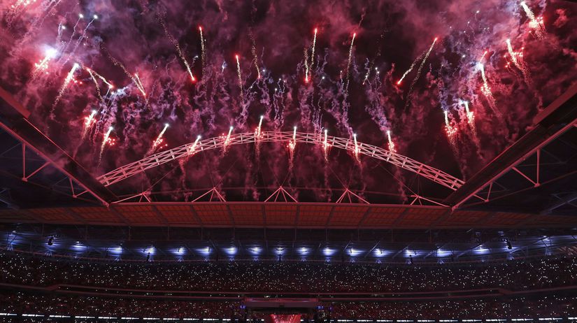 Vypredaný štadión vo Wembley pred zápasom Tyson...