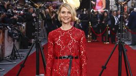 Herečka Claire Danes prišla v kreácii Prada.