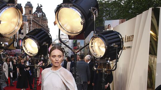 Herečka Laura Haddock na londýnskej premiére...