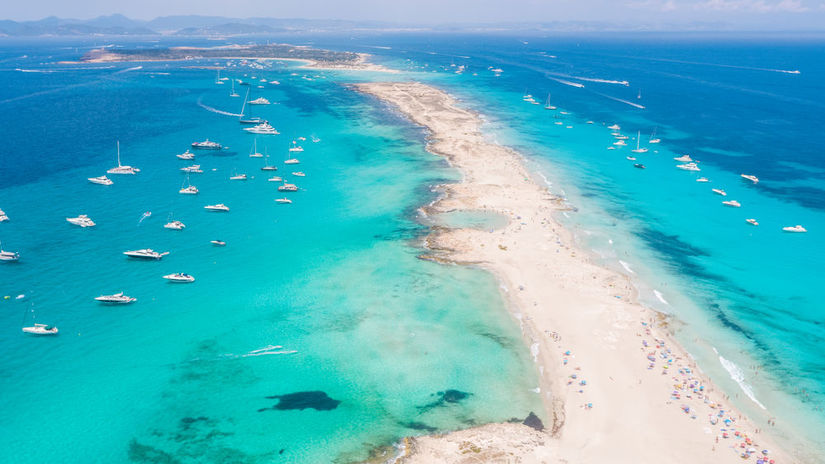 Cesta na ostrov Formentera sa začína na Ibize,...