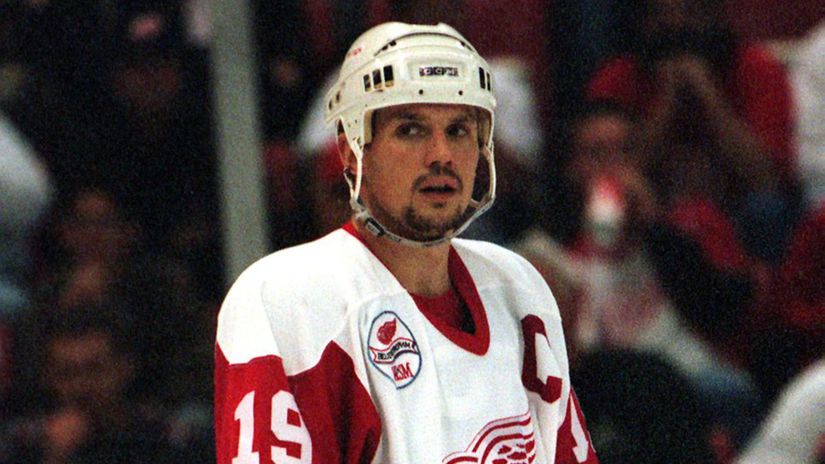 Steve Yzerman. Počet sezón s minimálne 60...