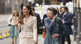 Princezná Anne (vpravo) a vojvodkyňa Kate