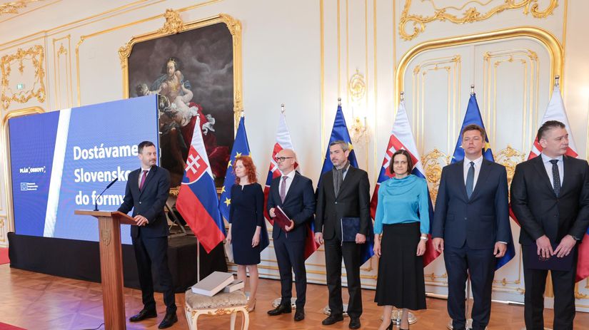 Premiér Eduard Heger a členovia jeho vlády (OĽaNO)