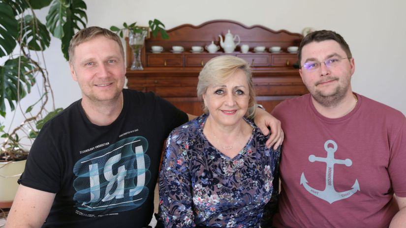 Nadežda Demeterová so svojimi dvomi synmi...