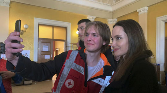 Herečka Angelina Jolie na návšteve nemocnice v...