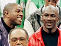 Magic Johnson a Michael Jordan v časoch najväčšej slávy.