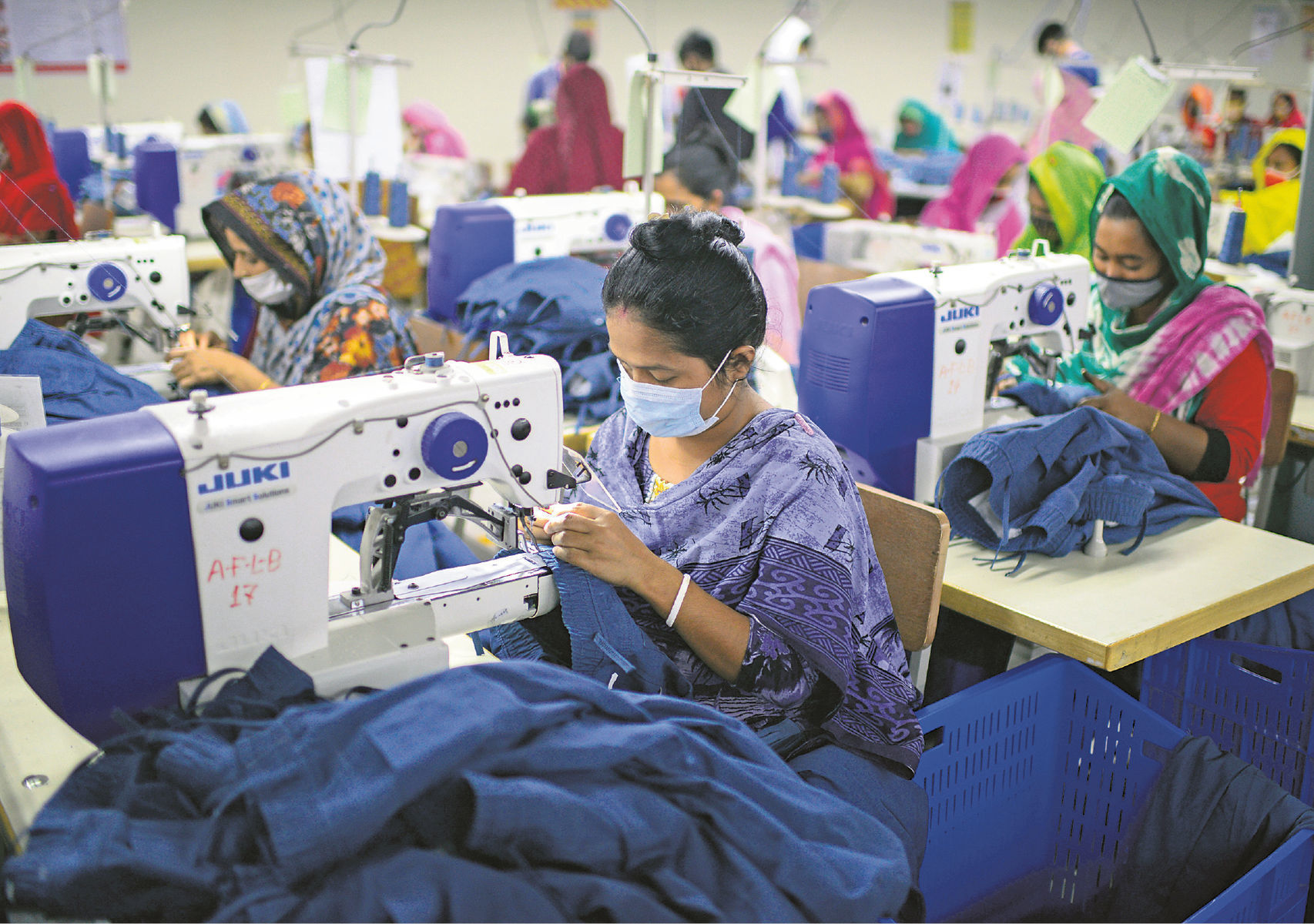 Bangladéš textilná fabrika šičky
