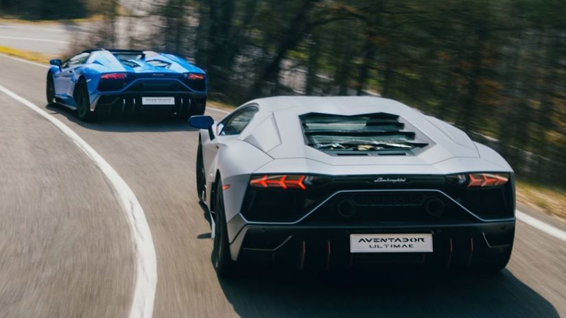 Coupé aj modrý Roadster budú disponovať...