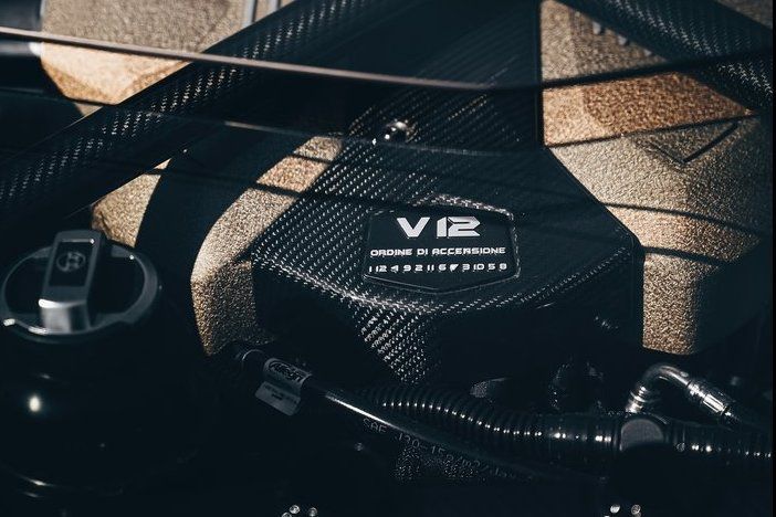 Tento 6,5-litrový 12-valec je posledným motorom...