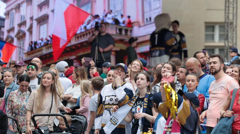 Fanúšikovia hokejového Slovana počas osláv...