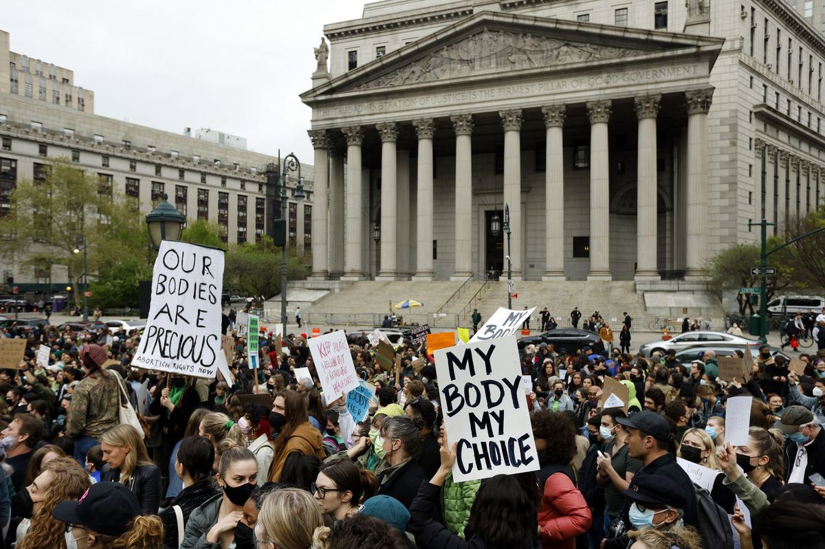 Protest pred budovou súdu na Dolnom Manhattane...