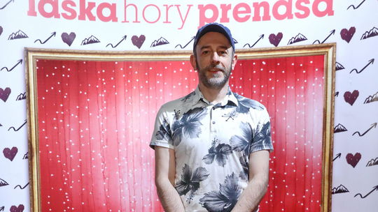 Csongor Kassai na premiére filmu Láska hory...