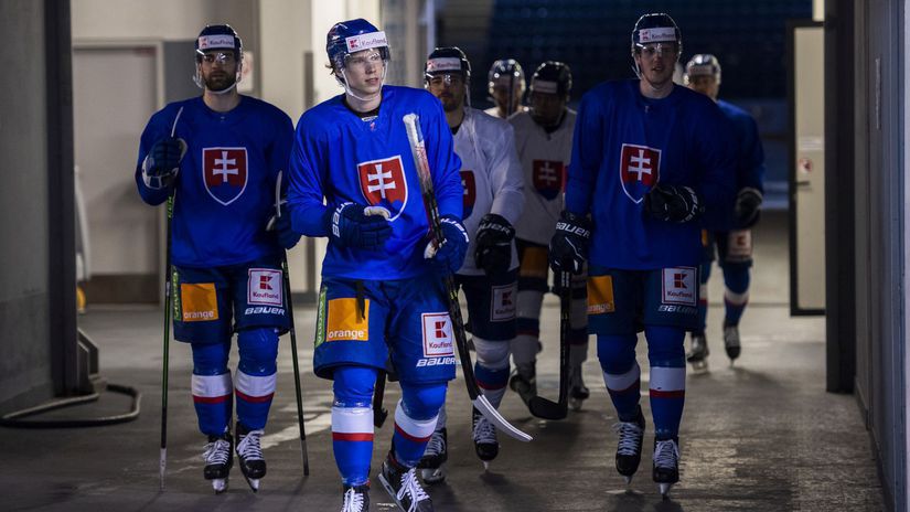 Slovenskí hokejisti prichádzajú na záverečný...