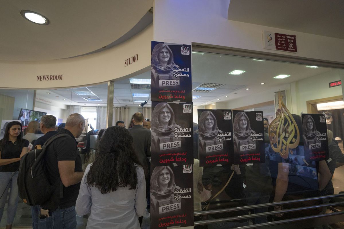 Plagáty s podobizňou zavraždenej novinárky...