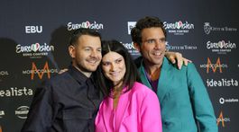 Mika, speváčka Laura Pausini a Alessandro Cattelan 