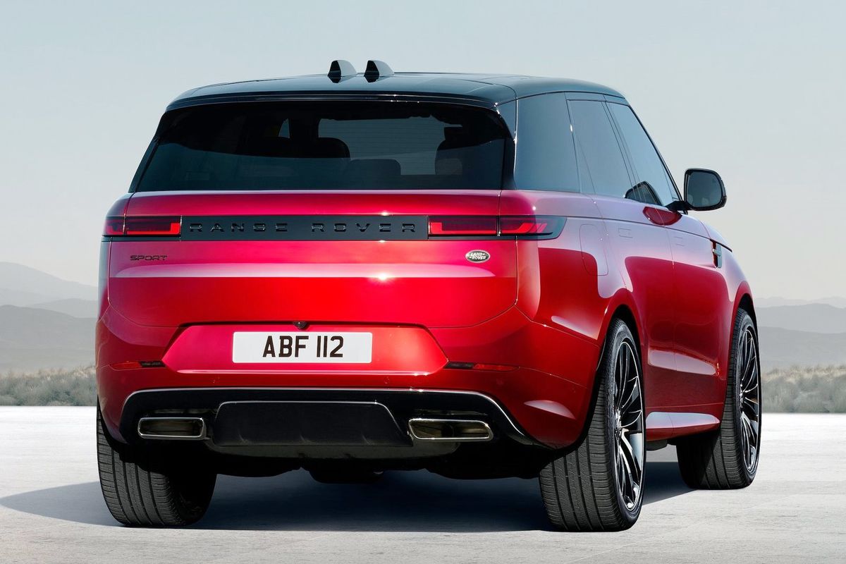 Vzadu nasadil Range Rover nové povrchové diódy,...