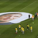 Na štadióne v Nantes si pravidelne pripomínajú Emliana Salu.