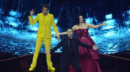 Mika, speváčka a hudobníčka Laura Pausini a umelec Alessandro Cattelan