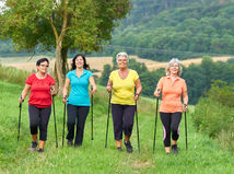 dôchodok, penzia, staroba, nordic walking