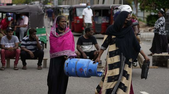 Premiér Srí Lanky: Krajina má benzín na posledný deň
