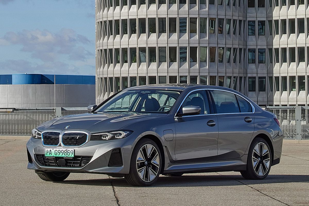 V Číne už elektrické BMW radu 3 jazdí. Nejde...