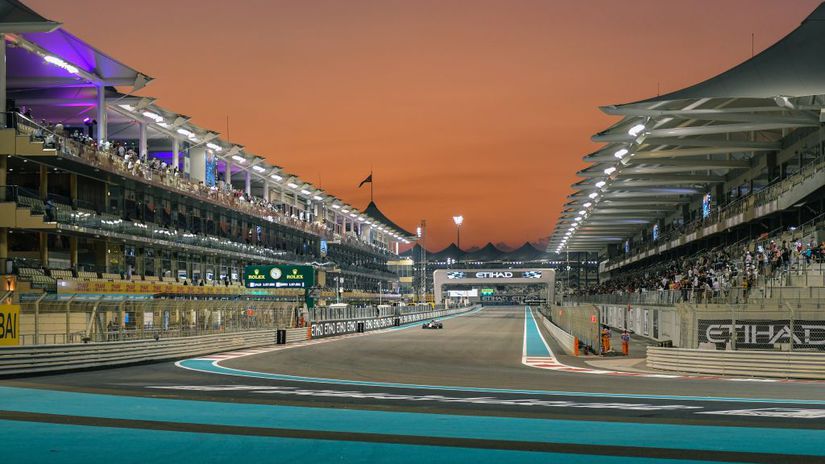 Okruh Yas Marina v Abu Dhabi.