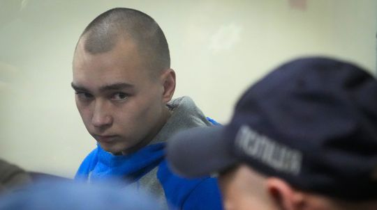 Ruský vojak obvinený z vojnových zločinov na Ukrajine pred súdom v Kyjeve priznal vinu