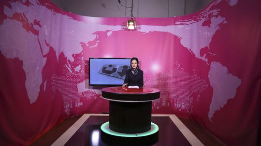 Taliban nariadil televíznym moderátorkám, aby si zakrývali tvár