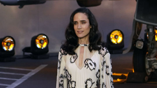 Herečka Jennifer Connelly v kreácii Louis...