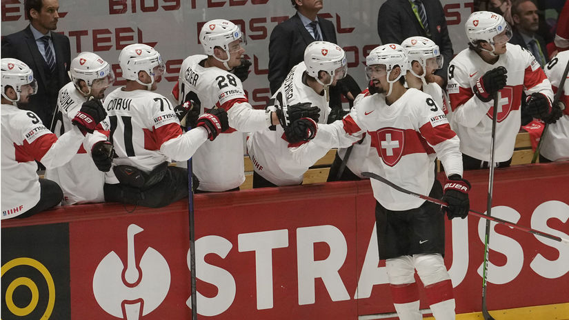 Hokejisti Švajčiarska dali šesť gólov Kanade a...