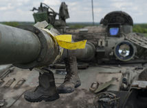 ONLINE: V Európe je 100-tisíc vojakov USA. Ukrajinskí piloti hynuli pri letoch do Mariupolu