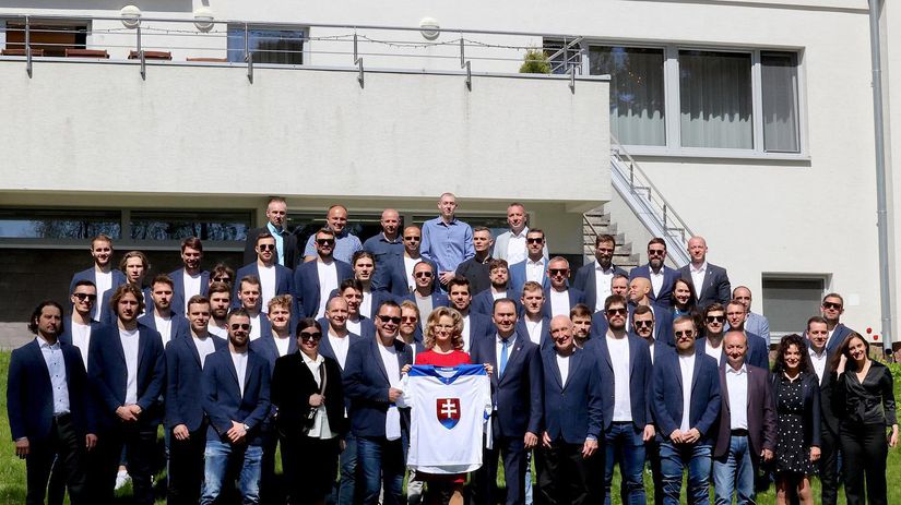 Slovenskí hokejisti na návšteve veľvyslanectva...