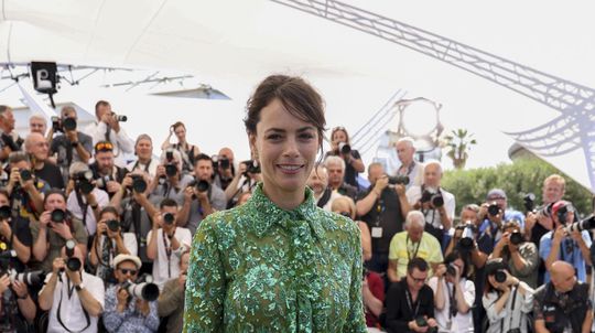 Francúzska herečka Berenice Bejo v čipkovaných...